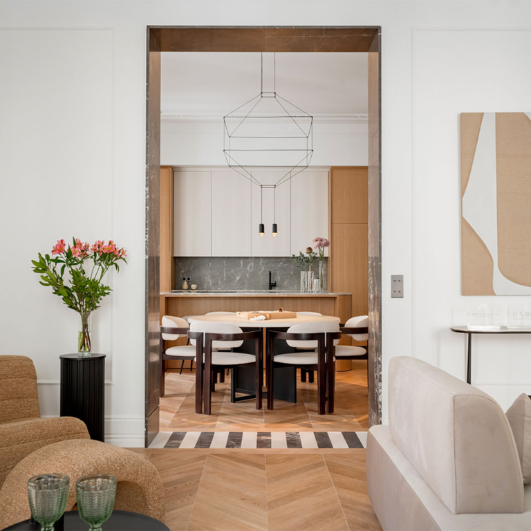 When light organises the home